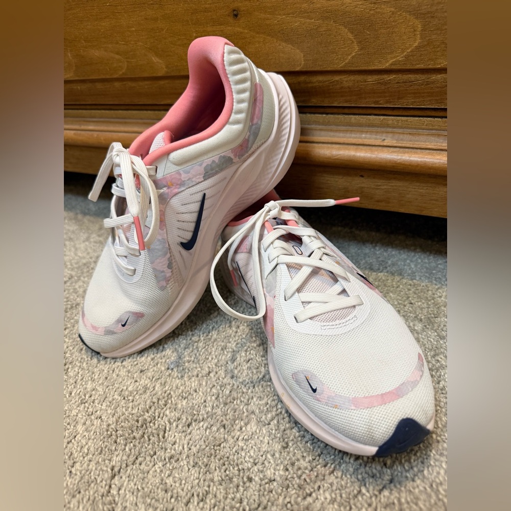 Nike Quest 5 Women's Pink, White and Mint Running Shoes